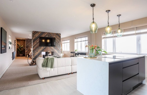 Llanfechell Cabaña | THE HAYLOFT, romantic, luxury holiday cottage in Llanfechell