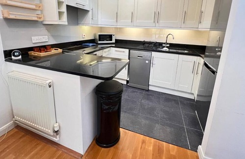 Abingdon Casa | The Heart of Kensington Mews PRIVATE House | Centrally Located & Transport Links