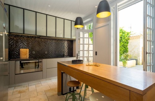 Saint-Martin-de-Re Casa | The Heart of Saint-Martin-de-Ré – 5 Double Bedrooms, 4 Shower Rooms, and 5 WCs