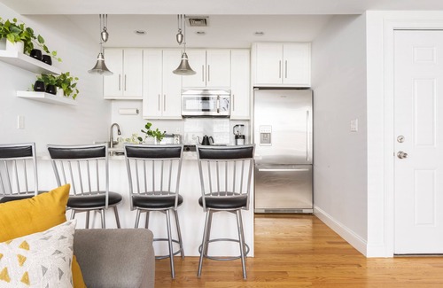Columbus Park - Andrew Square Condominio | The Heart of Southie (Garage + Roof Deck)