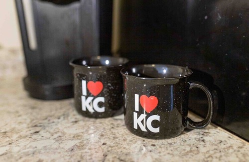 Kansas City Apartamento | The Heart of Westport Suite - WALK to BBQ