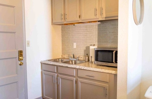 Kansas City Apartamento | The Heart of Westport Suite - WALK to BBQ