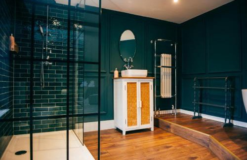 Llandaff Hotel | The Heathcock Boutique Hotel