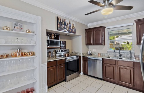 Disston Heights Casa | The Heaven - Pet Friendly w/ BBQ, Pool & Tiki Bar