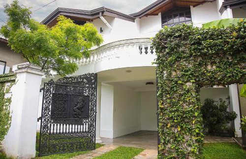 Kanuwana Cama Y Desayuno | The Heaven's Villa - 15 Min from BIA Airport