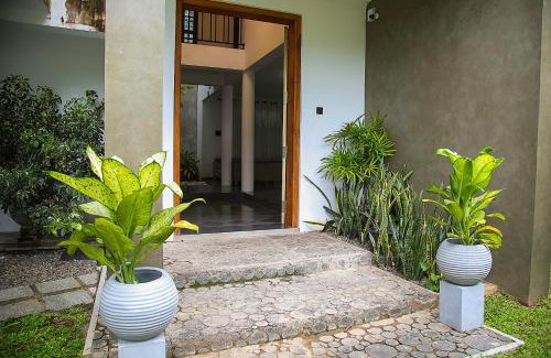 Kanuwana Cama Y Desayuno | The Heaven's Villa - 15 Min from BIA Airport