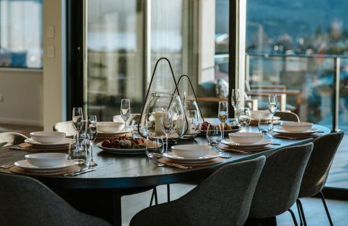 Wanaka Casa | The Heights - Sleeps 8 - Lake Views - Outdoor Fire
