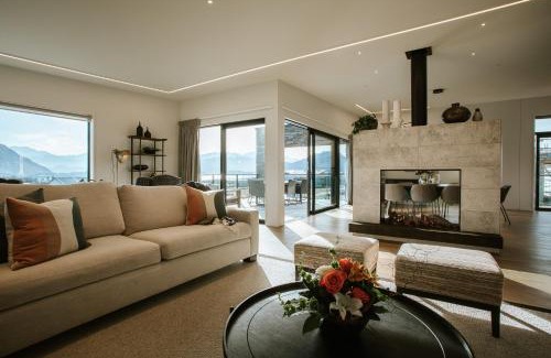 Wanaka Casa | The Heights - Sleeps 8 - Lake Views - Outdoor Fire