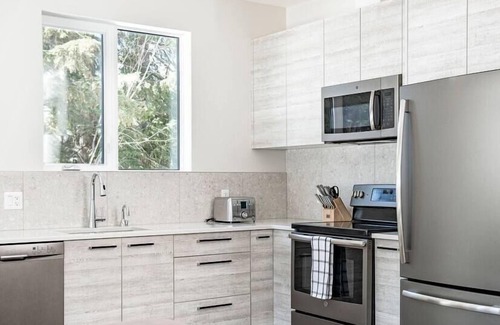 Revelstoke Apartamento | The Hemlock Suite Sum