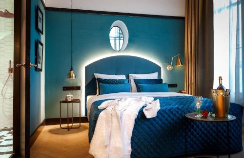 Nieuwmarkt en Lastage Hotel | The Hendrick's Hotel