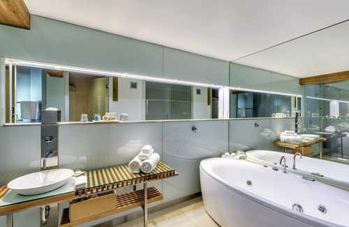 Sullivan's Cove Hotel | The Henry Jones Art Hotel