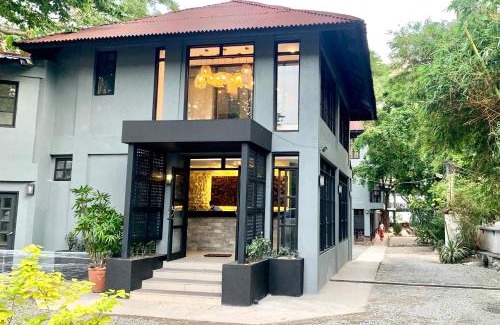 Lobo Complejo | The Henry Resort Taramindu Laiya