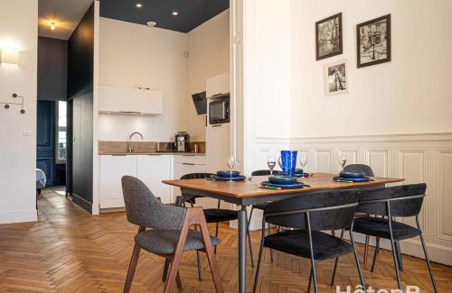 Limoges Casa | The "Heritage" Heart of Limoges Parking AC and Private Terrace