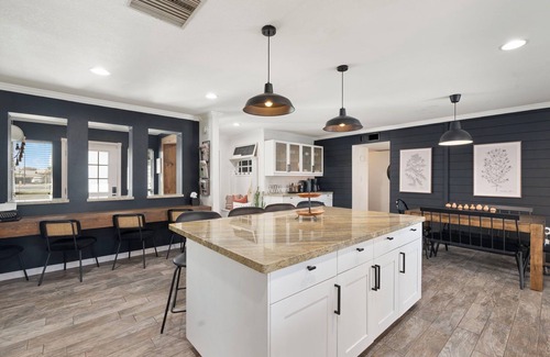 Gilbert Casa | The Heritage House: Family and Pet Friendly Home with Pool and Spa