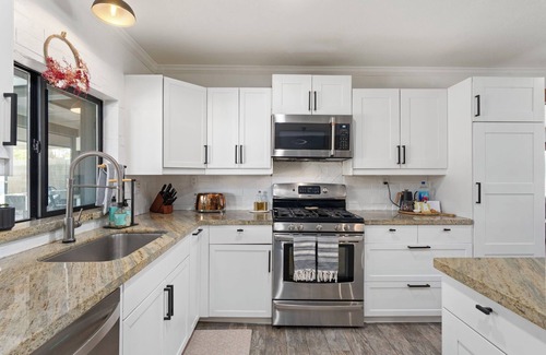Gilbert Casa | The Heritage House: Family and Pet Friendly Home with Pool and Spa