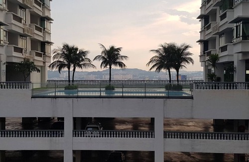 Seri Kembangan Condominio | The Heritage Lake View + Wifi Condo