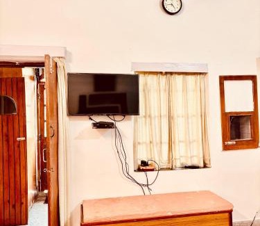 Kasauli Apartamento | The Heritage manor l on mall road Kasauli l Private Lawn l 2 Min walk to heritage market