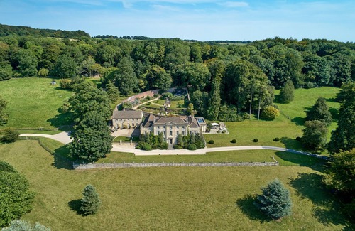 Cheltenham Casa | The Hewletts is an impeccably restored and exquisitely-presented Georgian manor home