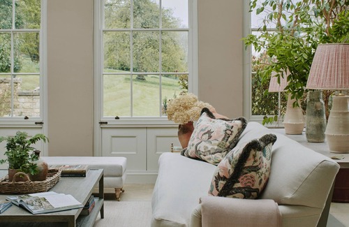 Cheltenham Casa | The Hewletts is an impeccably restored and exquisitely-presented Georgian manor home