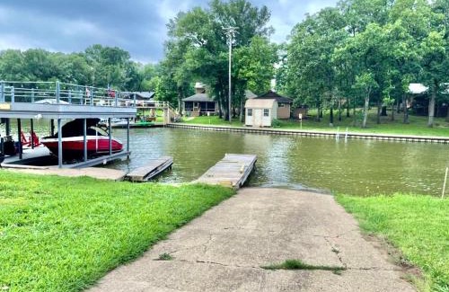 Tool Casa | The Hickory House with Firepit- Boat Ramp Access to Cedar Creek Lake