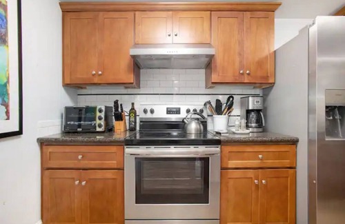 West Alameda Casa | The Hidden Gem- Pristine Renovated Flat Near Beach