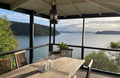 Great Mackerel Beach Casa | The Hideaway Beach House perched on the headland of Great Mackerel Beach