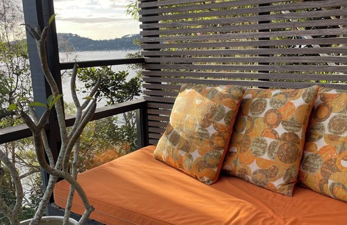 Great Mackerel Beach Casa | The Hideaway Beach House perched on the headland of Great Mackerel Beach