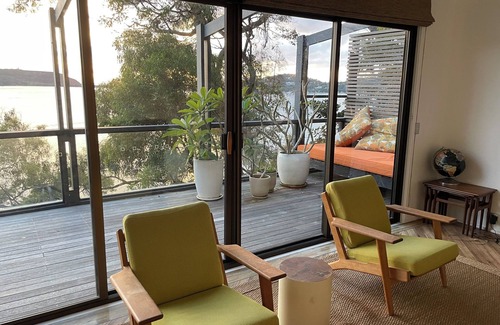 Great Mackerel Beach Casa | The Hideaway Beach House perched on the headland of Great Mackerel Beach