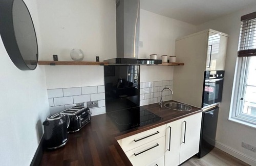 Lancaster Apartamento | The Hideaway – 2-Bedroom Apartment with outdoor terrace & free parking