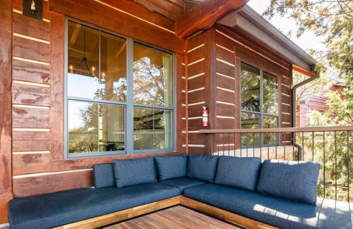 Leander Cabina | THE HIDEAWAY 3BR/2BA Modern Cabin at LAKE TRAVIS