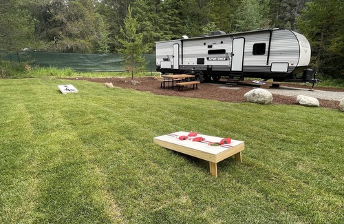 Martin City Alquiler De RV | The Hideaway at Glacier Meadows - Luxury Camper