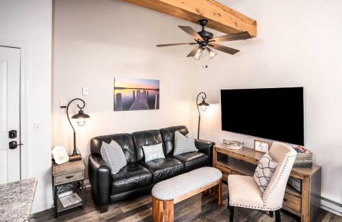 Lake Geneva Casa | The Hideaway at Hayloft Lodge - Chic & Unique Stay