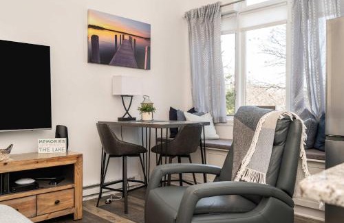 Lake Geneva Casa | The Hideaway at Hayloft Lodge - Chic & Unique Stay