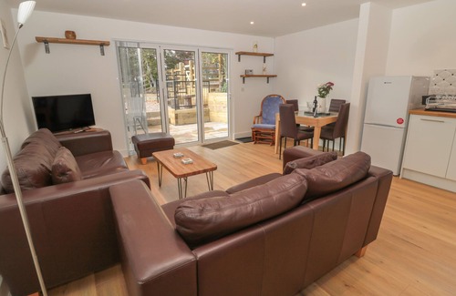 Belford Cabaña | THE HIDEAWAY AT HOLLYOAK, pet friendly, with a garden in Belford