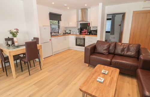 Belford Cabaña | THE HIDEAWAY AT HOLLYOAK, pet friendly, with a garden in Belford