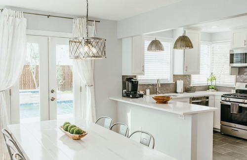 Old East Dallas Casa | The Hideaway at Knox Henderson + Pool + Hot Tub