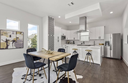 East Downtown Houston Casa | The Hideaway EaDo with hot tub!