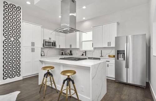 East Downtown Houston Casa | The Hideaway EaDo with hot tub!