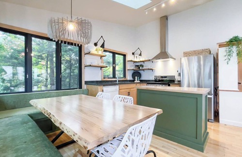 Bluewater Cabaña | the Hideaway - King Bed! *Wood Fired Sauna* - Private Lake Access