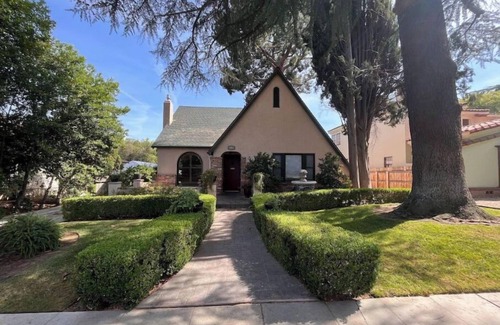Fresno Casa | The Hideaway on Brown Ave.