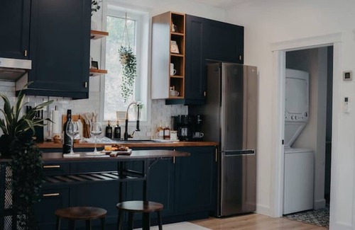 Barrie Casa | The Hideout Garden Suite