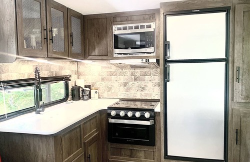 Magna bay Casa | The Hideout Trailer - close to Winery nestled in the mountains of the Shuswap