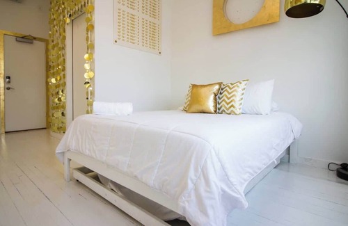 Queens Hotel | The High Tide Studio # 4