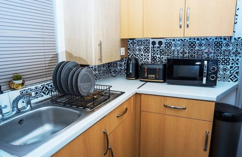 Northampton Casa | The Highfield Villa, Northampton Centre, Sleeps 10