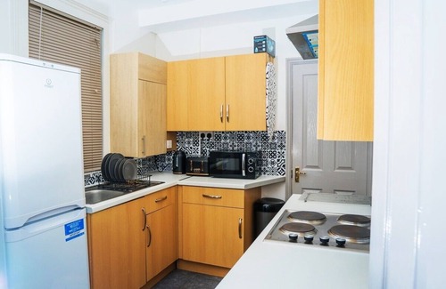 Northampton Casa | The Highfield Villa, Northampton Centre, Sleeps 10
