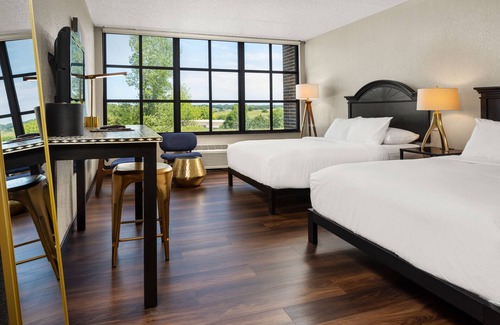 Iowa City Hotel | The Highlander Hotel, Ascend Hotel Collection
