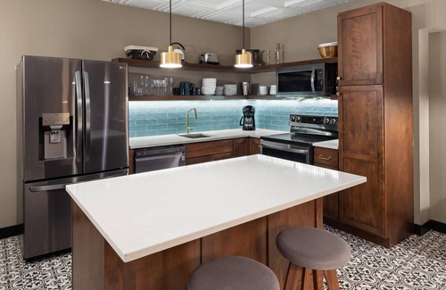 Iowa City Hotel | The Highlander Hotel, Ascend Hotel Collection