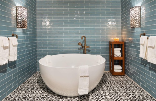 Iowa City Hotel | The Highlander Hotel, Ascend Hotel Collection
