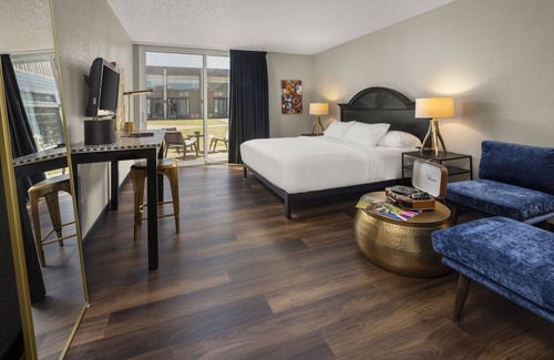 Iowa City Hotel | The Highlander Hotel, Ascend Hotel Collection