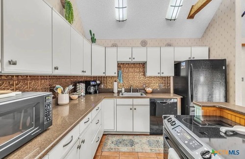 Canyon Lake Casa | The Hillcrest Hideaway secluded Cabin with amazing Hill Country views